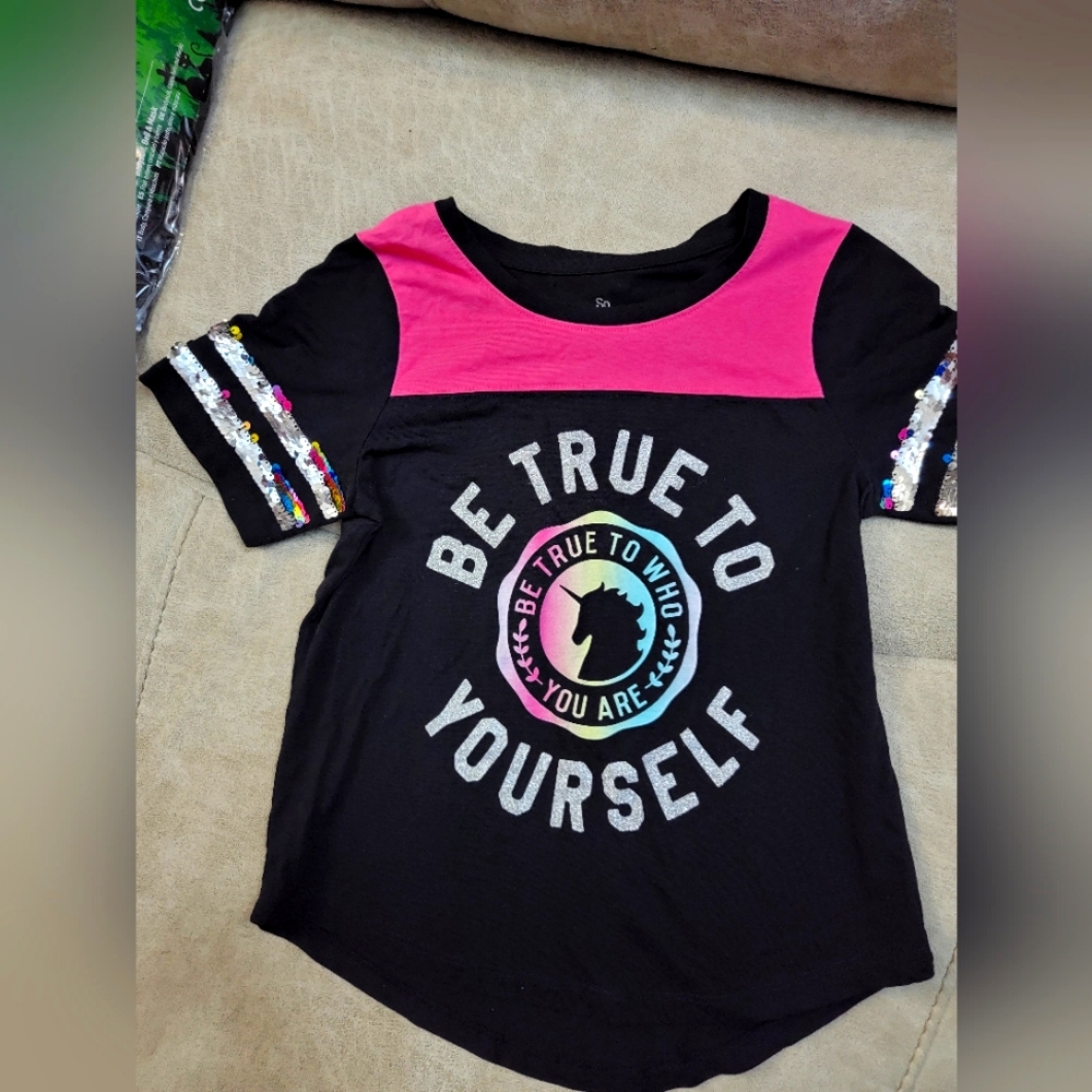 Girls flip sequin tee size 8. Great condition worn maybe once